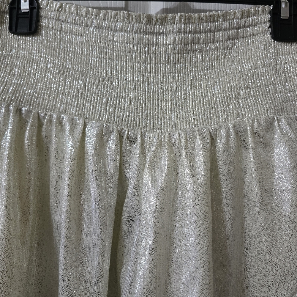 TCEC Smocked Waist Flowy Shorts, Pearly White w/Metallic Silver Accents, EUC! - Picture 6 of 11